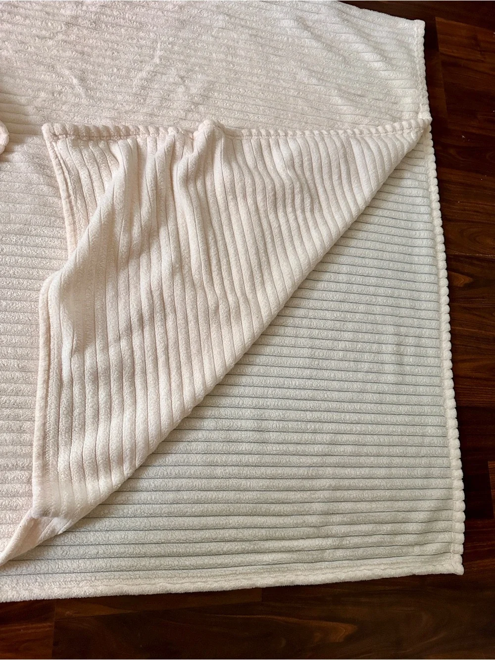 Beautiful King-Size Super Soft Cozy Blanket (Light Beige/Cream)